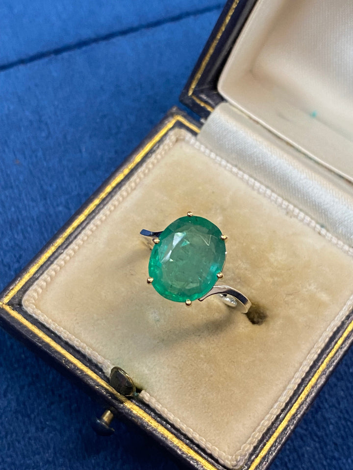 3.50 Carat Emerald Solitaire Ring in 18ct Yellow Gold