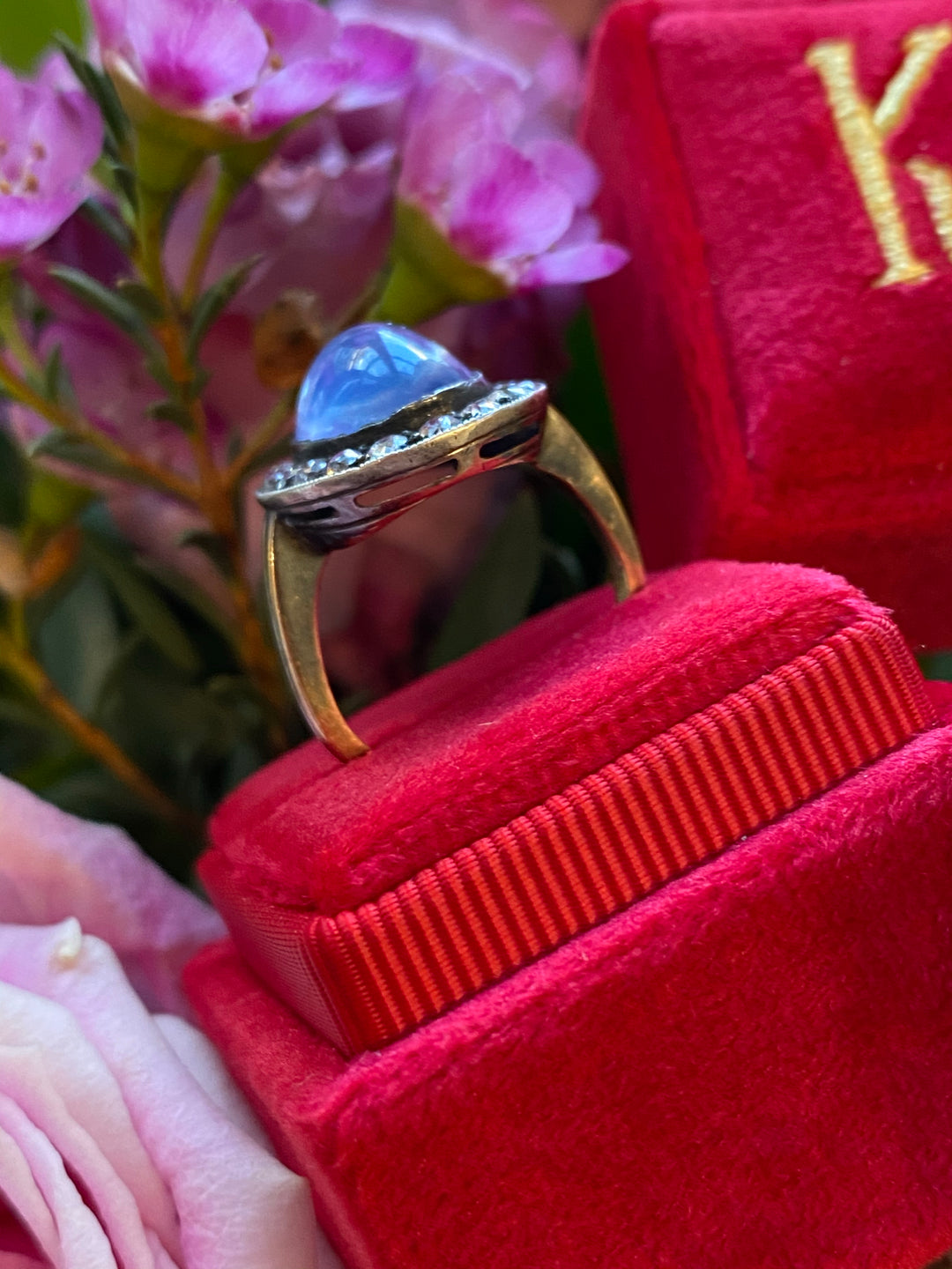 9.00 Carat Antique Blue Ceylon No Heat Cabochon Sapphire and Diamond Ring in 18ct Yellow Gold and Silver